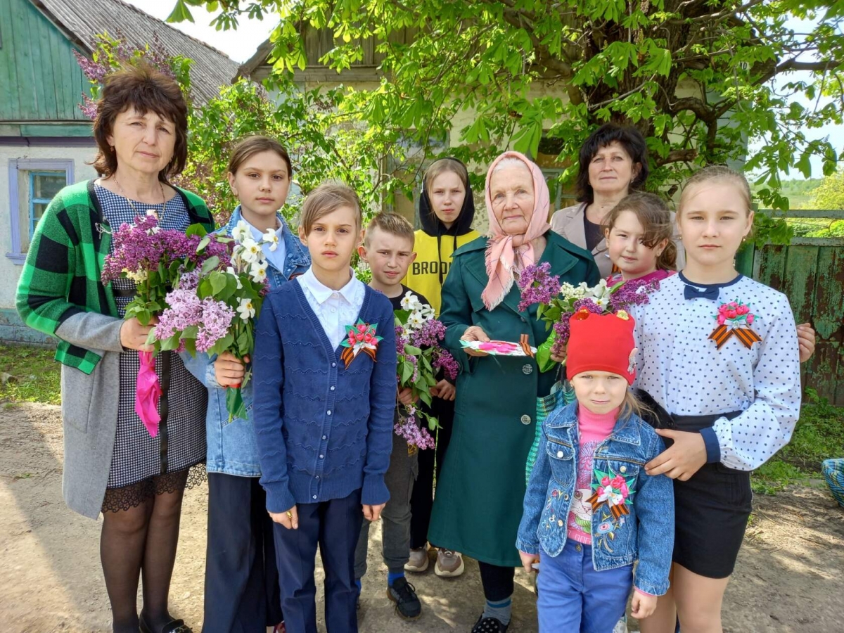 Принимали поздравления труженики тыла и дети войны в Шелковой Протоке