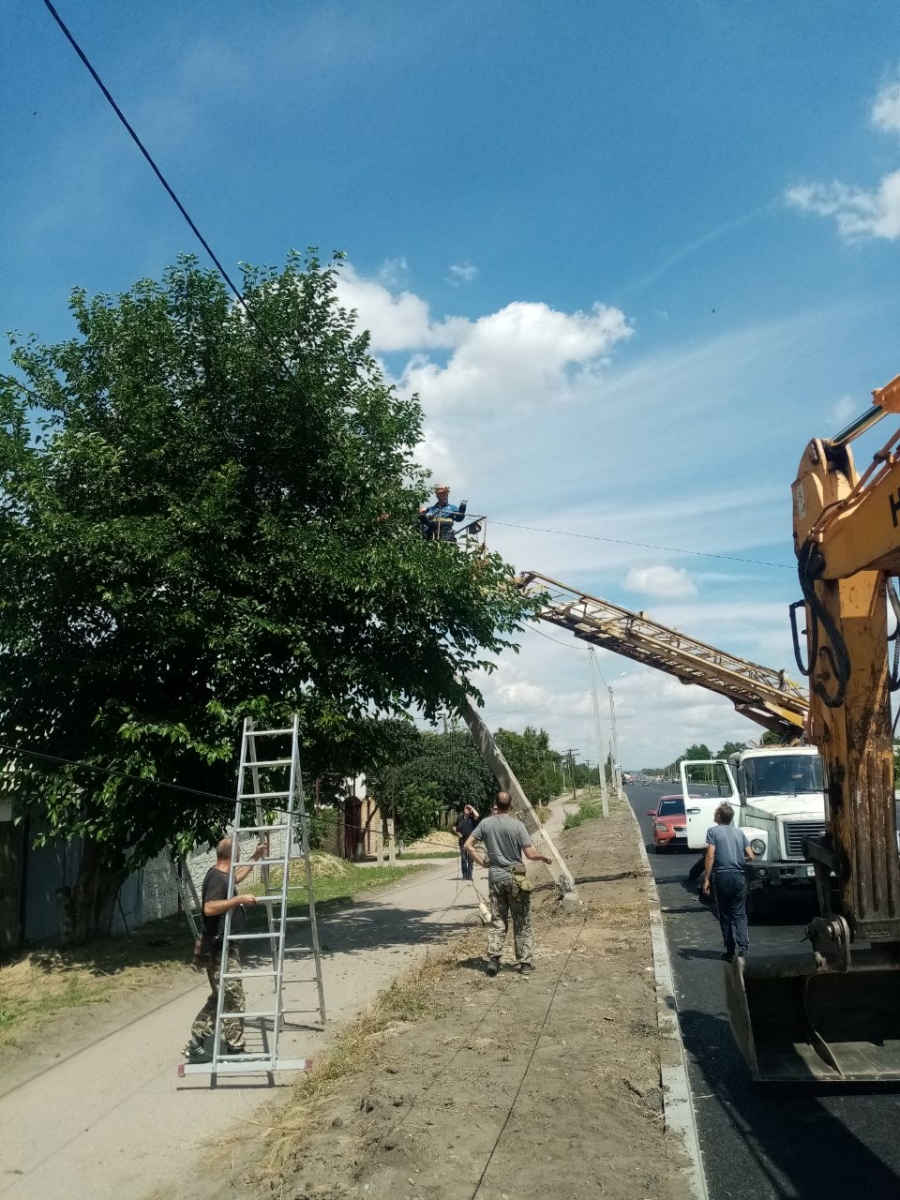 Электрики из Ульяновской области произвели демонтаж опоры