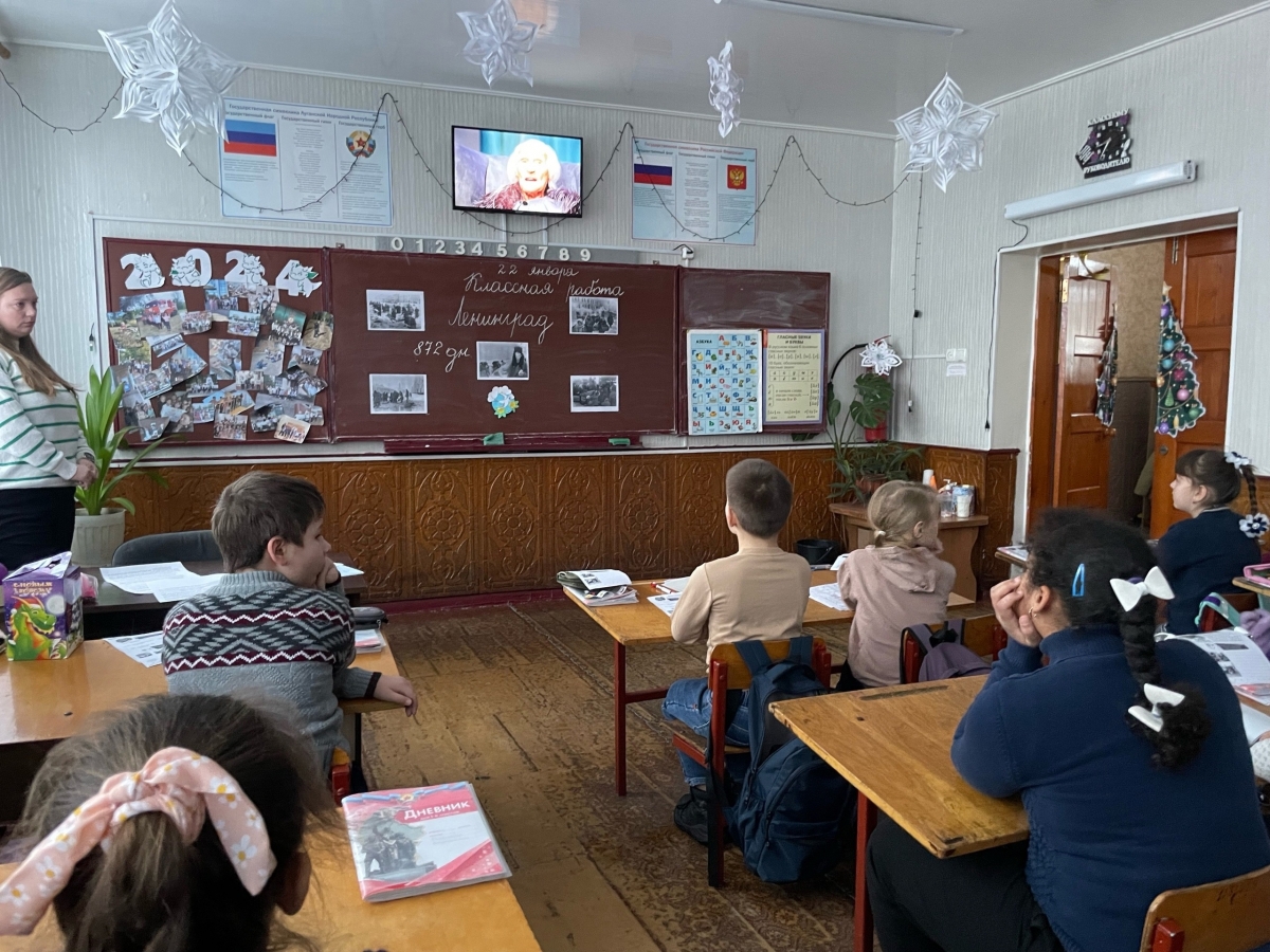 «Разговоры о важном» прошли в образовательных учреждениях Лутугинщины