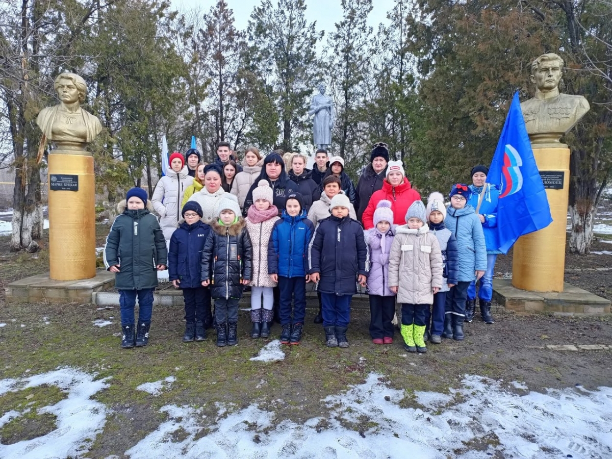 Жители Лутугинщины приняли участие в митинге ко Дню освобождения Лутугино от немецко-фашистских захватчиков