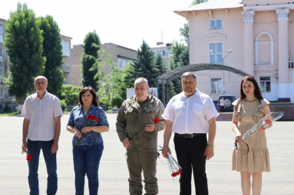 Руководители округа почтили память погибших 2 июня 2014 года в результате авиаудара ВСУ