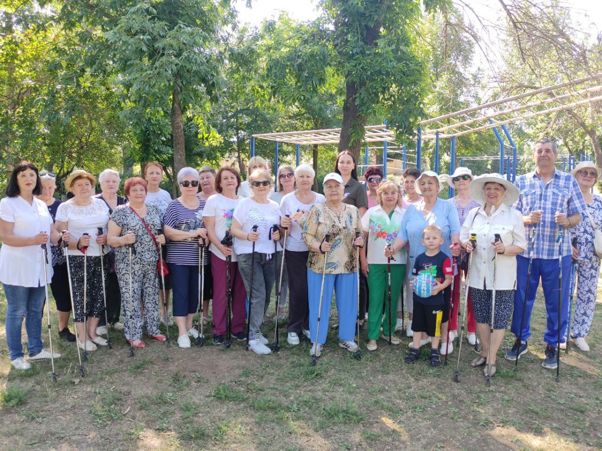 Лутугинцы всех возрастов приняли участие в утренней зарядке