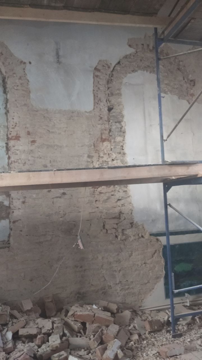 Алтарь Храма Александра Невского в Иллирии начали ремонтировать рабочие Удмуртии