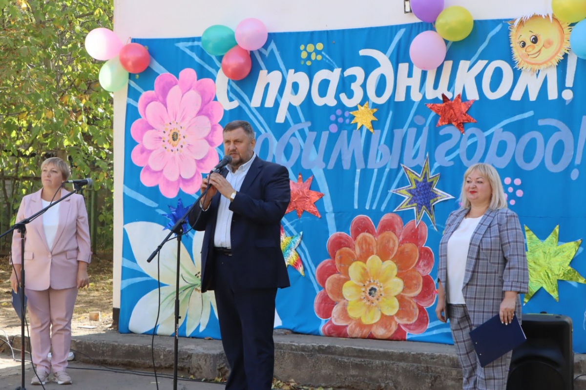 Ко Дню города Лутугино в Доме творчества прошел детский праздник